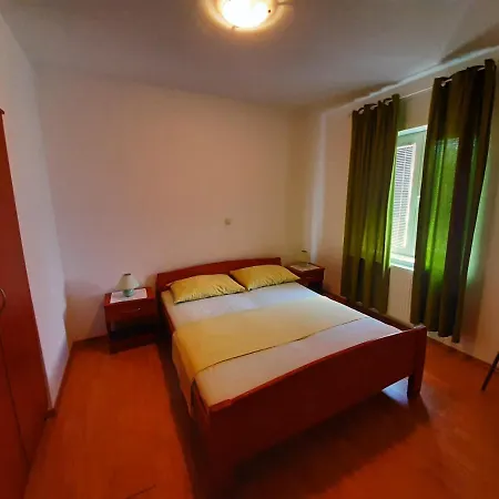 Apartment Apartments Bruna - 300M From Beach Pakoštane
