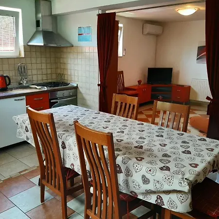 Apartments Bruna - 300M From Beach Apartment Pakoštane