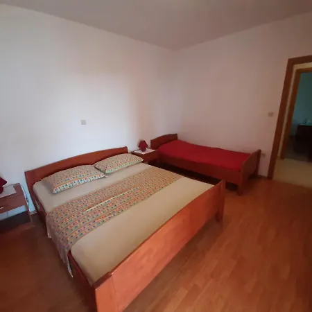 Apartments Bruna - 300M From Beach Apartment Pakoštane