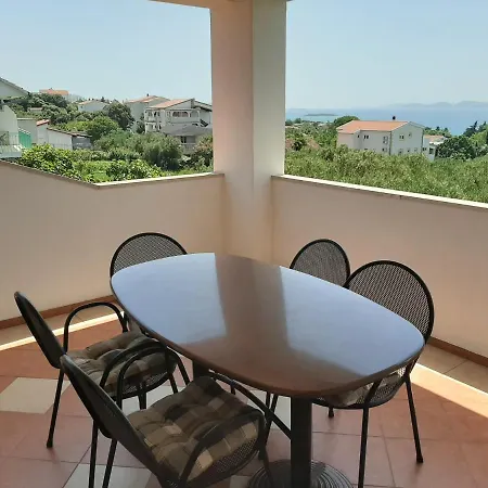Apartments Bruna - 300M From Beach * Pakoštane