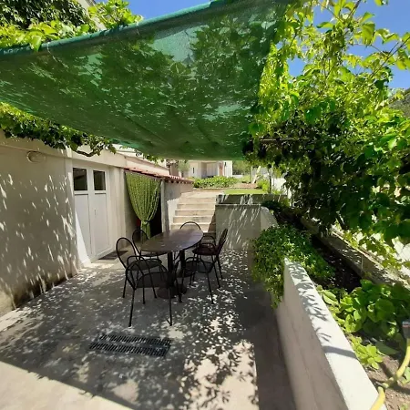Appartement Apartments Bruna - 300M From Beach Pakoštane
